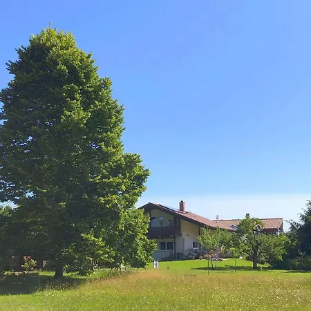 Ferienwohnung Schoenbucher, 85qm شقة Schömberg